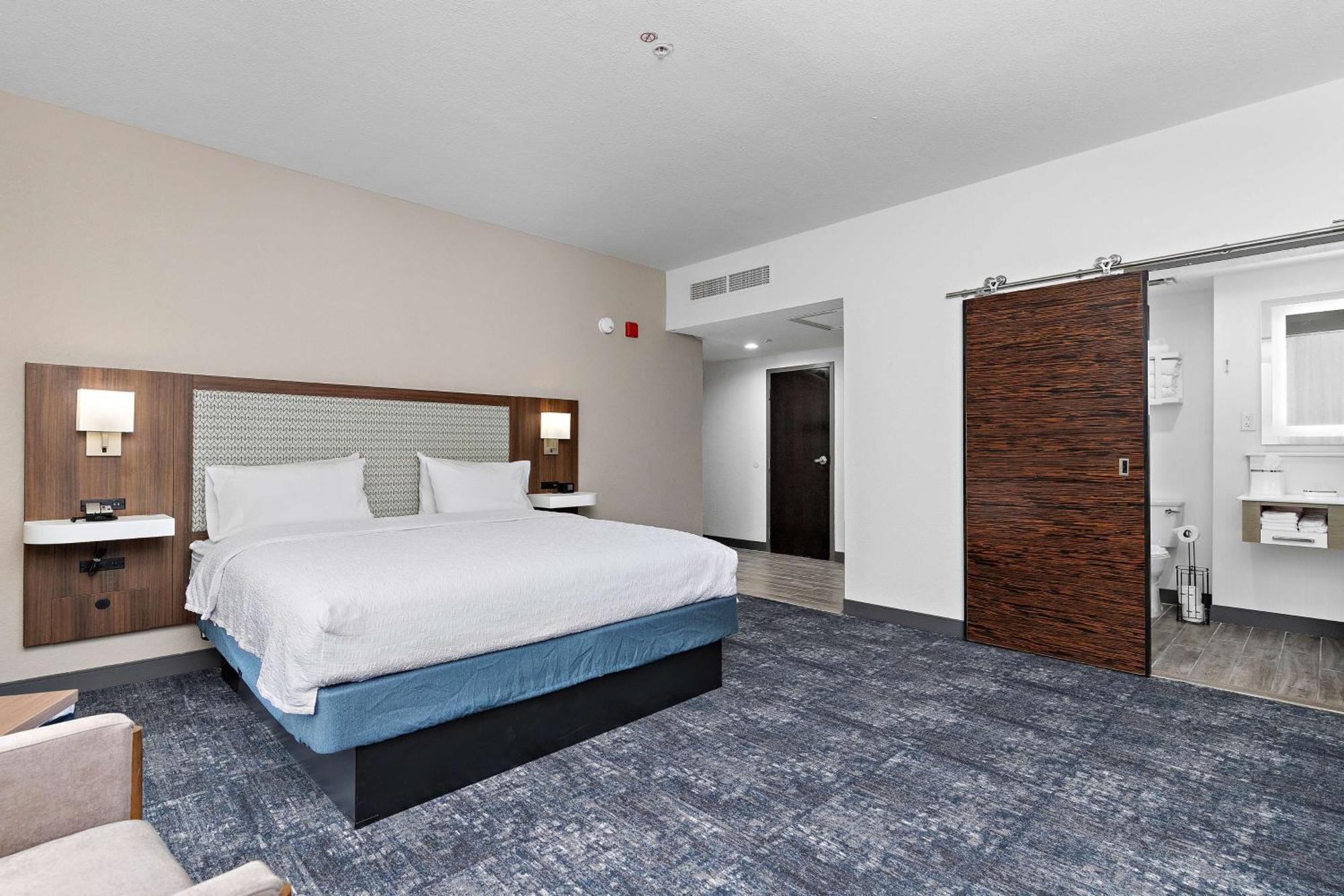 Hampton Inn Kansas City - Downtown Financial District Exterior photo