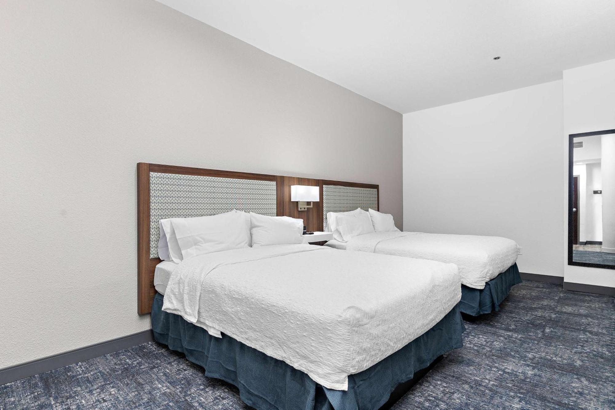 Hampton Inn Kansas City - Downtown Financial District Exterior photo