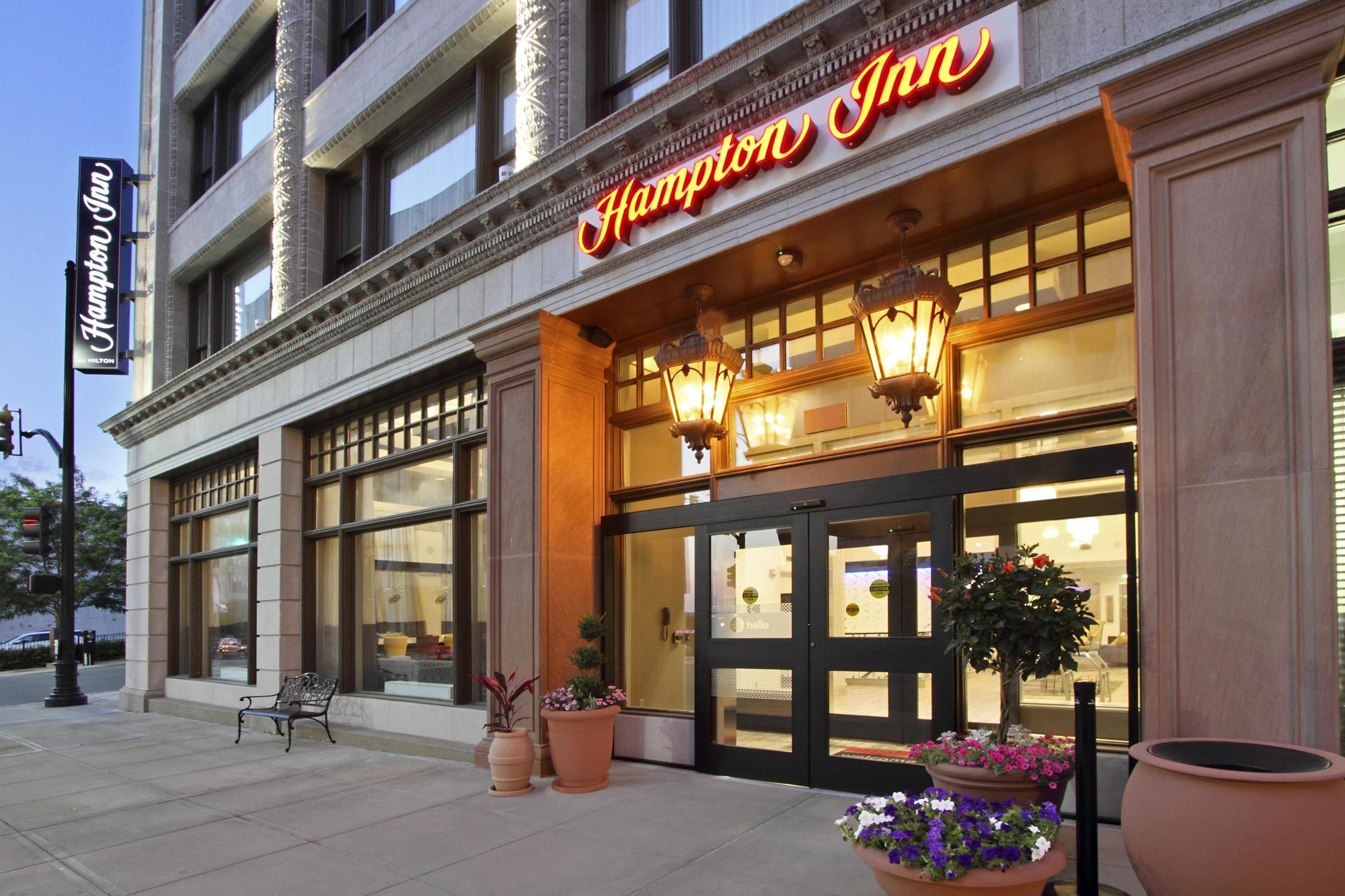 Hampton Inn Kansas City - Downtown Financial District Exterior photo