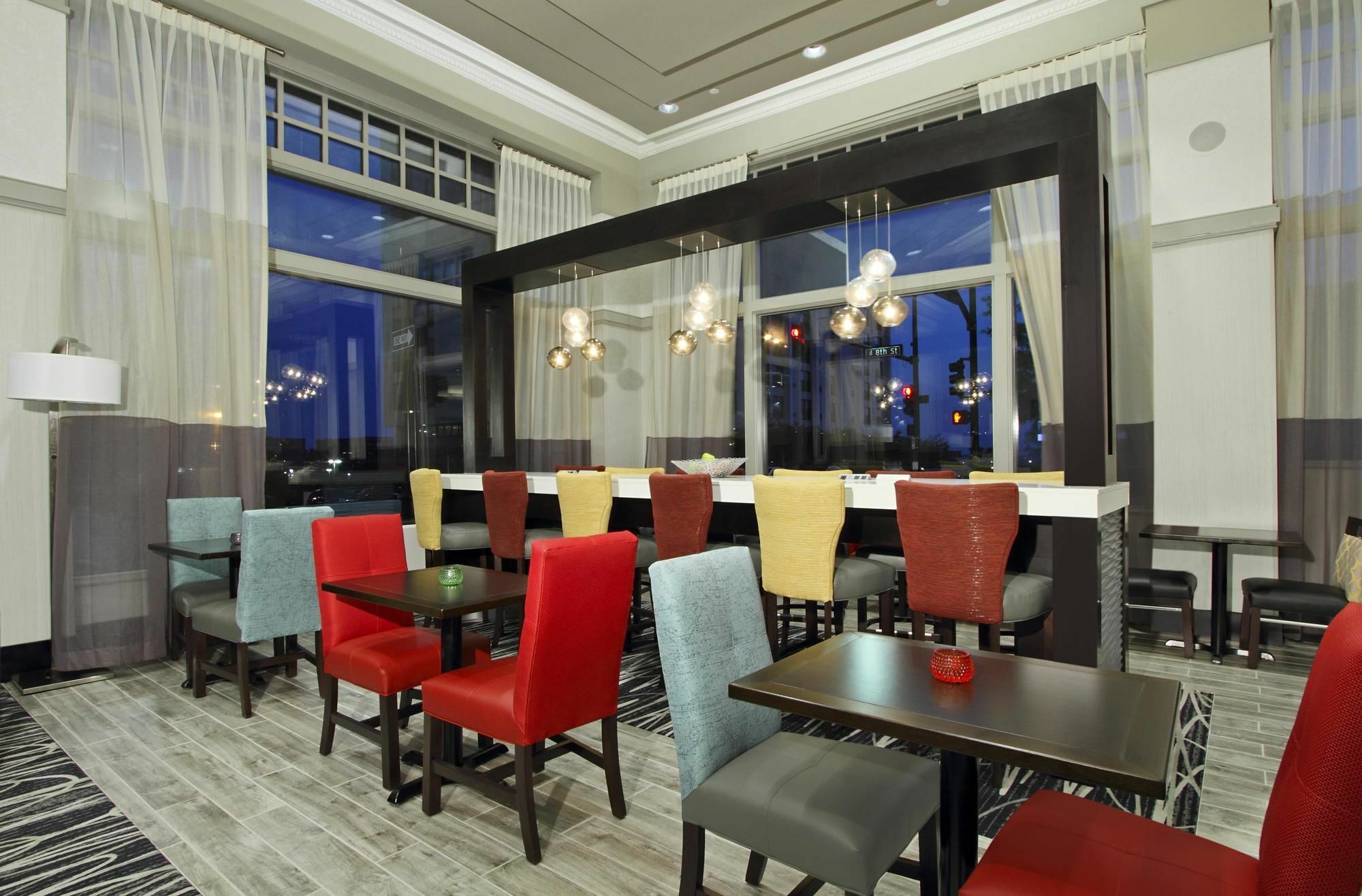 Hampton Inn Kansas City - Downtown Financial District Exterior photo